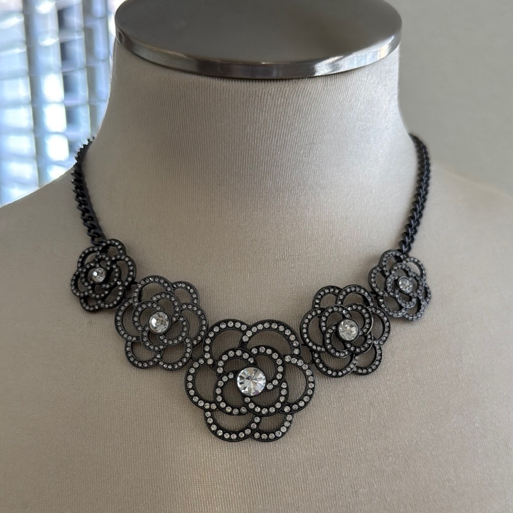 Chic Black Floral Necklace